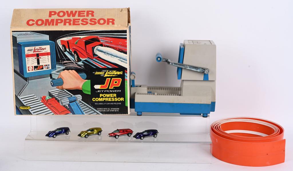 JOHNNY LIGHTNING POWER COMPRESSOR w/ BOX: Johnny Lightning Power Compressor. Complete with 4 Cars. Boxed
