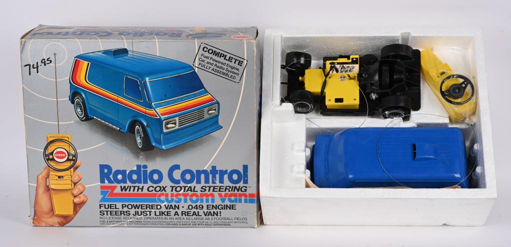 COX RADIO CONTROL CUSTOM VAN (1 of 4)