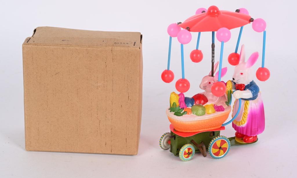 JAPAN WINDUP EASTER RABBIT w/ CARRIAGE BOXED (1 of 2)