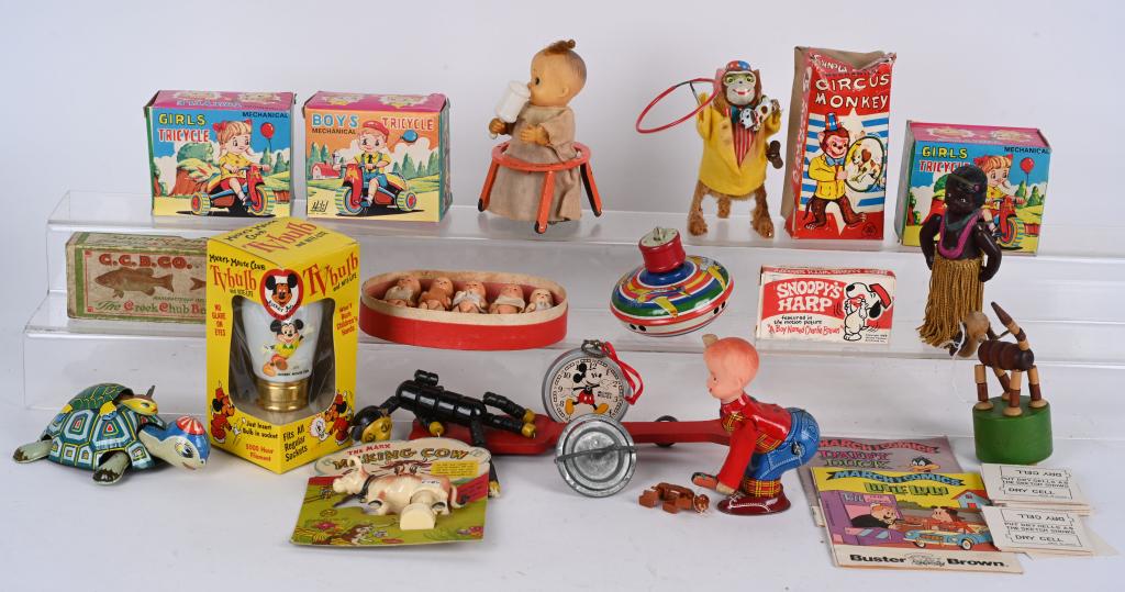 LOT OF VINTAGE WINDUP & MORE (1 of 5)