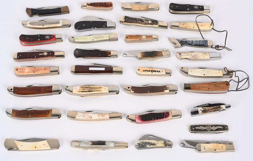 COLLECTORS LOT OF 33 FOLDING KNIVES: 33 folding knives from Parker, Queen Cutlery. Ka-bar, A.G. Russell , Smith & Wesson, Western, Frost and others. All different and are very fine with no actual use.