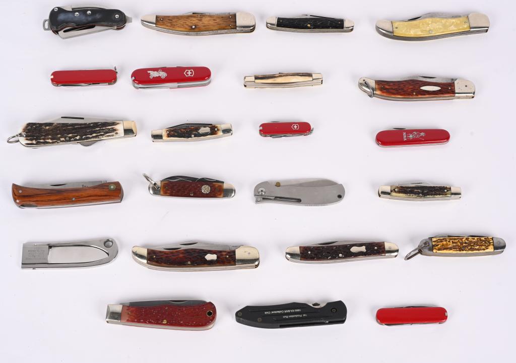 COLLECTORS LOT OF 23 POCKET FOLDING KNIVES: Collection consist of A.G. Russell, Rogers, VIctorinox Marbles, Henckels, Kinfolk,Bulldog, Ulster (Boy Scout) Utica and several others. These vary from as new to well used.