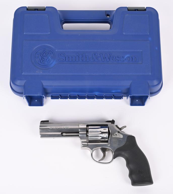 SMITH & WESSON MODEL,617 STAINLESS K22 MASTERPIECE: SERIAL NUMBER CZP7799 BARREL 4" CALIBER .22 LONG RIFLE MANUFACTURED POST 2000. Produced with 10 shot fluted cylinder and 4" full lugged barrel. Adjustable sights, factory rubber grips and built in saf