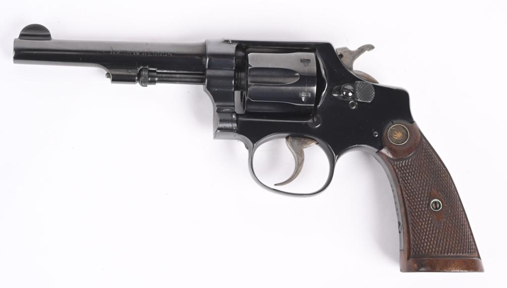 SMITH & WESSON .32 HAND EJECTOR 3RD ISSUE: SERIAL NUMBER 297038 BARREL 4-1/4" CALIBER .32 SMITH & WESSON MANUFACTURED 1919-1942 Finely finished 6 shot fluted cylinder with fixed sights and checkered walnut extended grips with deep dish S&W bra