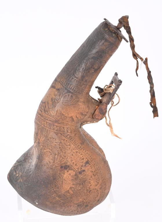 UNUSUAL ANIMAL ORGAN HAND TOOLED POWDER HORN: If you are in the market for that sure conversation piece, a relic of the old ways in which everything found a purpose, you might want to add this unusual horse item to your collection. Tooling encomp