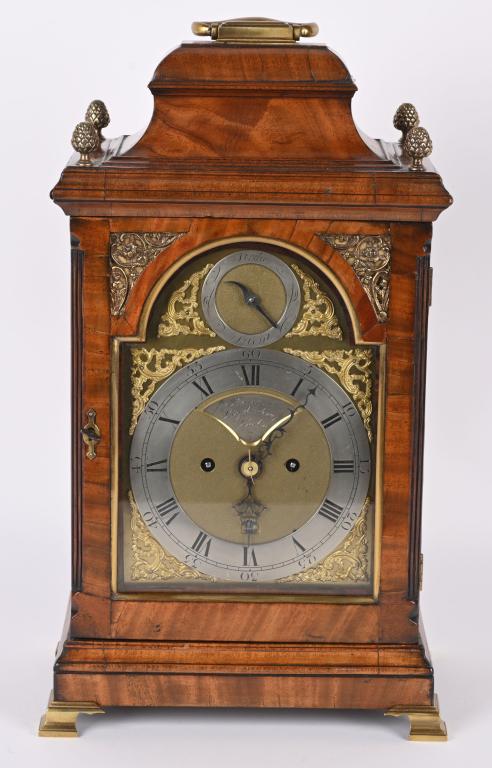 PEACOCK ROYAL EXCHANGE BRACKET SHELF CLOCK (1 of 10)
