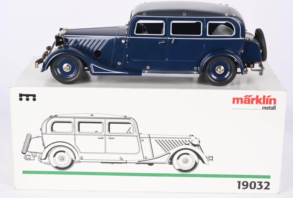 MARKLIN #19032 SEDAN MIB: Like new in Box 17" Near Mint