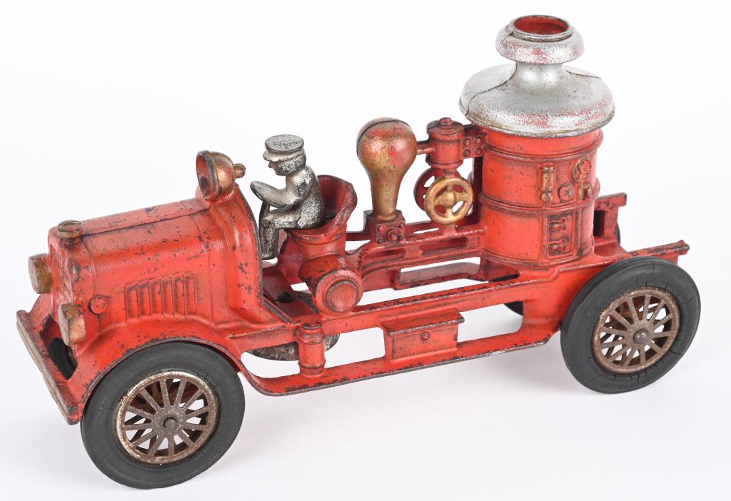 HUBLEY CAST IRON FIRE PUMPER TRUCK (1 of 4)