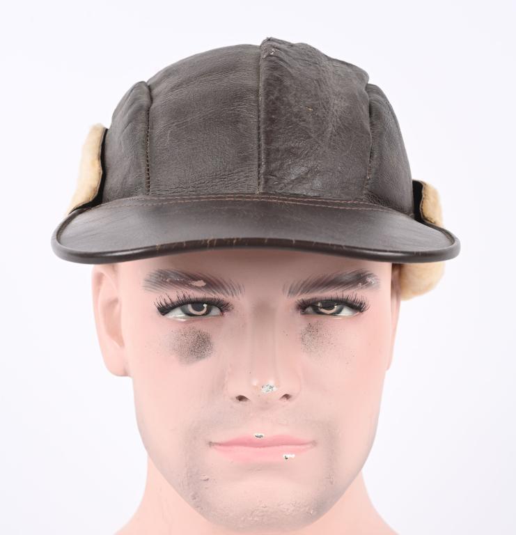 WWII U.S. ARMY AIR FORCE AAF B-2 SHEEPSKIN CAP WW2: WWII B-2 Bomber cap. These were issued to bomber crews for wear at high altitude and became an iconic piece of American headgear for World War II aviators. Leather cap with sheepskin lining, leather b