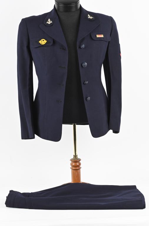 WWII US NAVY WOMENS RESERVE WAVE UNIFORM WW2: WWII US Naval Reserve WAVE uniform grouping named to Kathryn Mae Reifsnyder to include 1) Specialist (X) 3rd Class uniform jacket size 14R that comes with a matching skirt. Excellent. 2) Mat