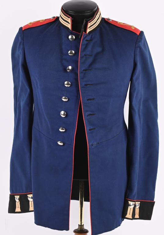 WW1 IMPERIAL GERMAN LUFTSCHIFFER AIRSHIP TUNIC WWI: Eigentumsstück (private purchase) Waffenrock. The Waffenrock is a blue doe-skin wool with collar and cuffs in black wool with white litzen. All original buttons, insignia and stitching. Red Shoul