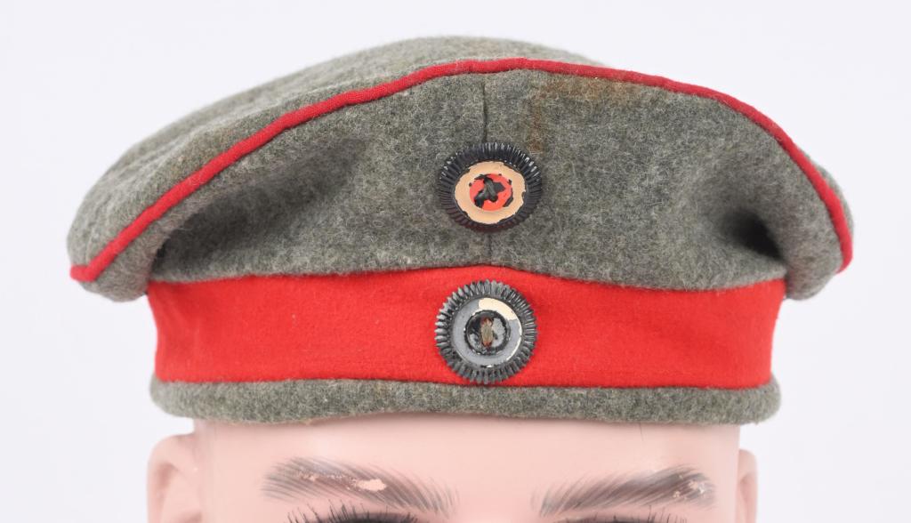 WW1 GERMAN PRUSSIAN INFANTRY EM/NCO'S FIELD CAP: M1907/10 pattern field gray wool construction cap with red wool piping to the top crown edge and a red wool horizontal centerband. The cap consists of a one piece circular crown with a four piece body