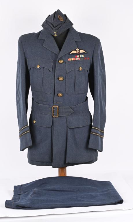 WWII CANADIAN PILOT UNIFORM GROUP w WINGS & CAP: WWII Flight Lieutenant, Canadian Service Uniform complete with overseas cap. Tunic is a typical 4 pocket service uniform that is adorned with Pilot Wings,1939 to 1945 Star, Air Crew Europe Star, Italy