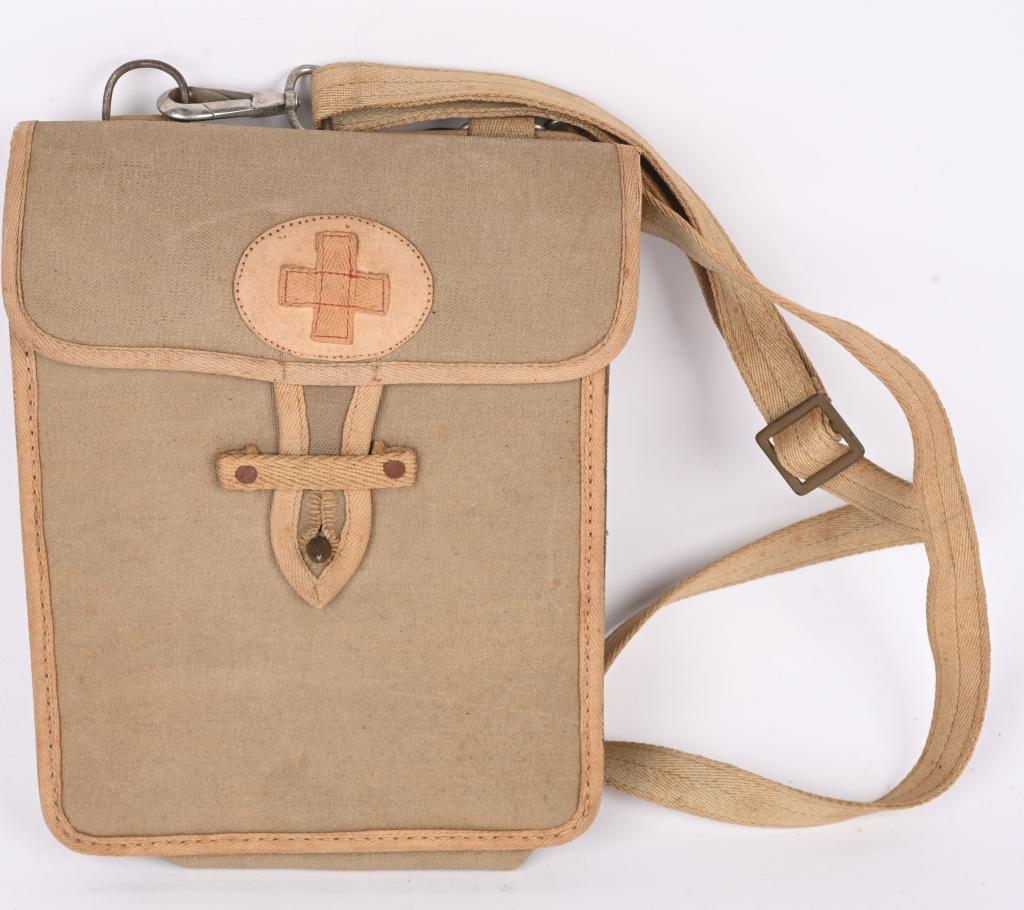 WWII IMPERIAL JAPANESE SAREANTS MEDIC BAG KIT WW2: Rare reinforced canvas version of an Imperial Japanese medical bag. This style bag replaced the heavier leather version and was the type that a Japanese medical Sargeants used during World War II. The