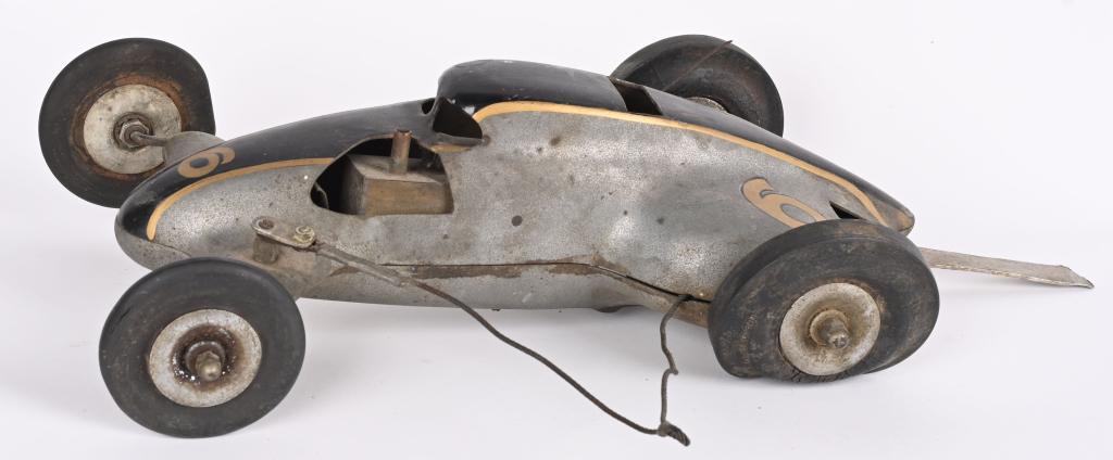 DOOLING "FROG" STREAMLINER GAS POWERED RACER: Early Dooling "Frog" Streamliner gas powered Race Car. Great original early car in as found condition. Body is clean and straight with no breaks or repairs. Car has independent front suspension. Car d
