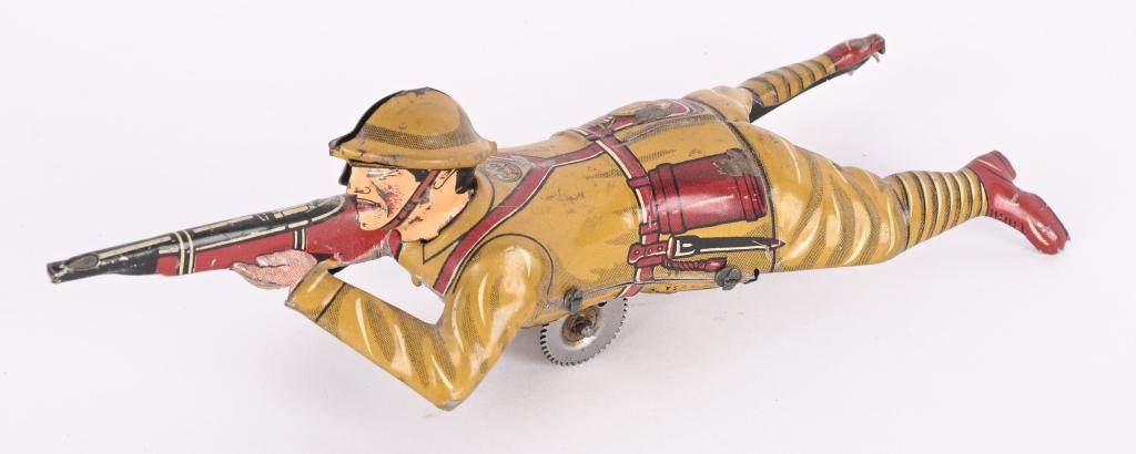 MARX TIN WINDUP SHOOTING SOLDIER: All original and works. 7 1/2" Excellent