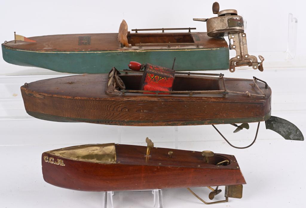 3- WOODEN WINDUP TOY BOATS: Includes Flying Yankee Wooden Boat with working Motor, Mengel Play Things wood and brass Boat, Seaworthy wooden Boat with Evinrude Outboard motor. Windups not working. All the boats are original. Larg