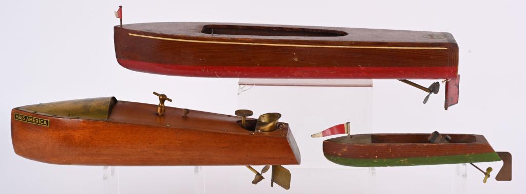 3- VINTAGE WOODEN TOY BOATS: Includes Keystone battery operated Jacrin Boat, Mengal windup Miss America Boat, and Wooden Battery Operated Boat. All in original condition. 18" Excellent