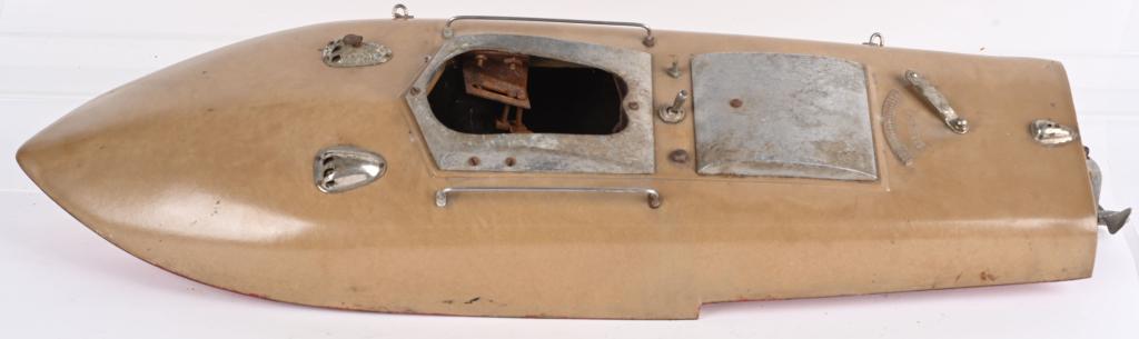 REUHL BAKELITE & WOOD HYDROPLANE BOAT: All original condition. Needs a gas powered engine. Very well made and nice condition. 25" Excellent