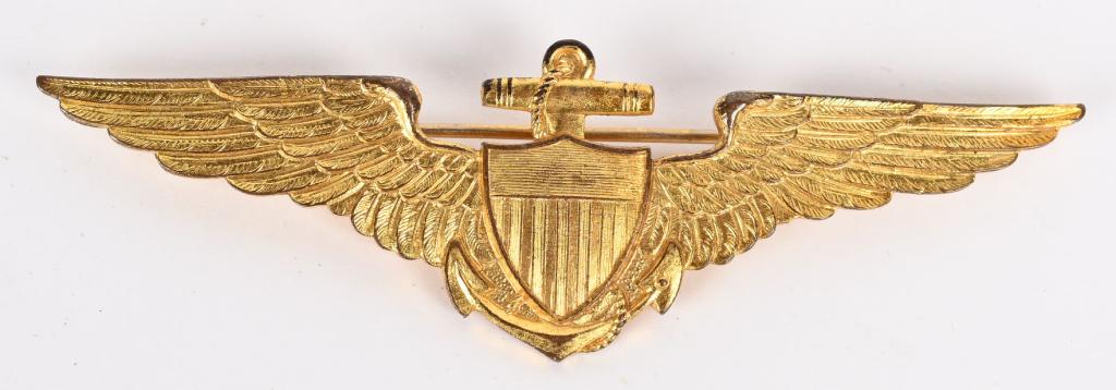 WWI NAVAL AVIATOR WINGS BY BLACKINGTON PILOT WW1: This is an extremely fine World War I U.S. Navy Aviators wing by Blackington pattern that is in excellent condition. With roughly 99% of the fire gilt finish and measures 2¾ inches from wing tip to w