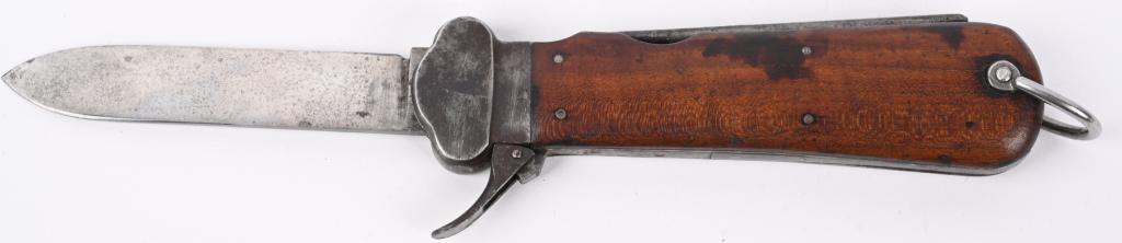 WWII NAZI GERMAN FALLSCHIRMJÄGER GRAVITY KNIFE WW2: A Luftwaffe paratrooper knife using a sliding steel blade inside a metal grip fitted with walnut, the grain running through vertically, grip plates. The blade is a relatively blunt spear-point with a 