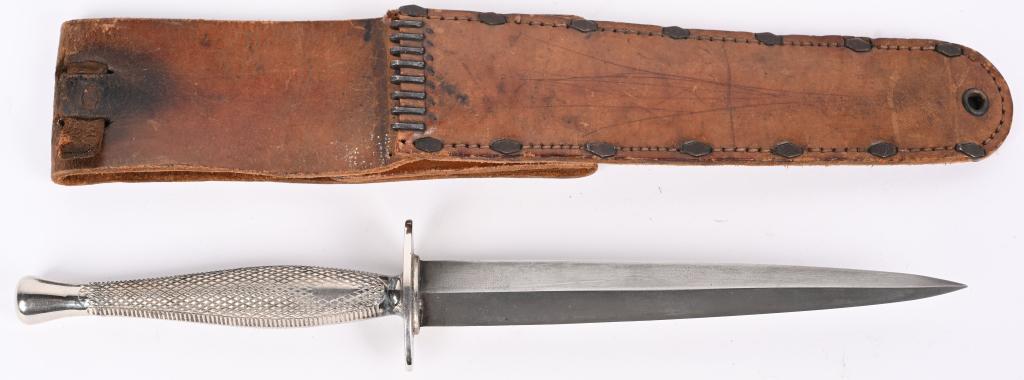 WW2 RAIDER STILETTO FIGHTING KNIFE COMMANDO DAGGER: This is a very nice example of the rare Marine Raider Stiletto dagger by Camillus Cutlery Company with a long V-42 leather scabbard. Camillus produced the USMC Raider's Stiletto in 1942 and a total of
