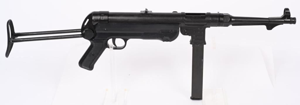 WWII NAZI GERMAN CAP FIRING MP-40 MACHINEGUN REPRO: German WWII Maschinenpistole 40 / MP 40 "Plug Fire" replica gun, made by the well-known Model Gun Corporation of Japan. The MP 40 (Maschinenpistole 40) is a submachine gun chambered for the 9×19mm Pa
