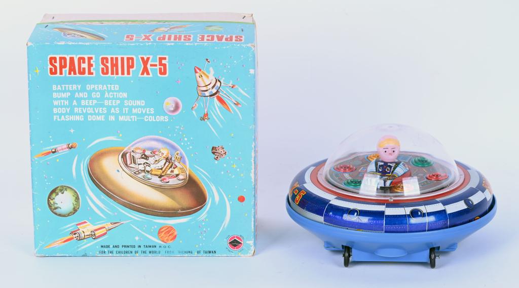 MODERN TOYS BATTERY OP SPACE SHIP X-5 w/ BOX: Modern Toys battery operated X-5 Space Ship. All original and complete. Nice looking toy. Worked when tested. Boxed 8" Excellent