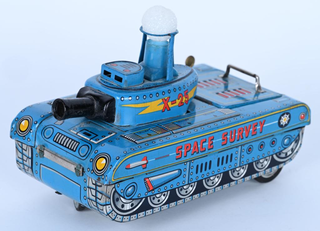 MT BATTERY OP X-25 SPACE SURVEY TANK: Japan battery operated X-25 Space Survey Tank. All original with nice colors. Still has original ball. Clean battery box. Did not operate when tested. 8" Excellent