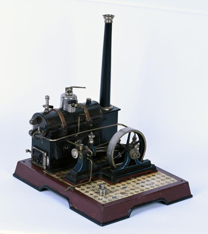 GERMAN MARKLIN ROTARY VALVE STEAM ENGINE: Scarce example of Marklin's rotary valve gear and working horizontal governor. Base lithography has some fading and wear. Engine flywheel and frame have some repaint. 15"x12"x10" Excellent