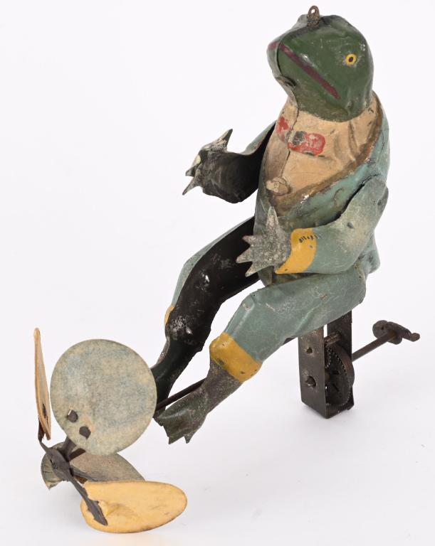 GUNTHERMANN HAND-PAINTED WINDUP FLYING FROG: German hand-painted Flying Frog. Well dressed frog sitting on platform with propeller. Toy has very nice paint. Windup works. 6 1/2" Excellent