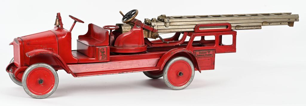 BUDDY L PRESSED STEEL AERIAL LADDER TRUCK: Buddy L pressed steel Aerial Ladder Truck. All original with very nice paint and decals. Ladders still have nice nickel plate. Truck has original brass crank to operate the ladders. A nice looking tru