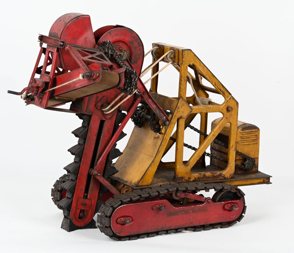 BUDDY L PRESSED STEEL TRENCH DIGGER: Buddy L pressed steel Trench Digger. All original with decent paint and decals. Toy sits on original treads. A very hard to find Buddy L in any condition. 24" Very Good