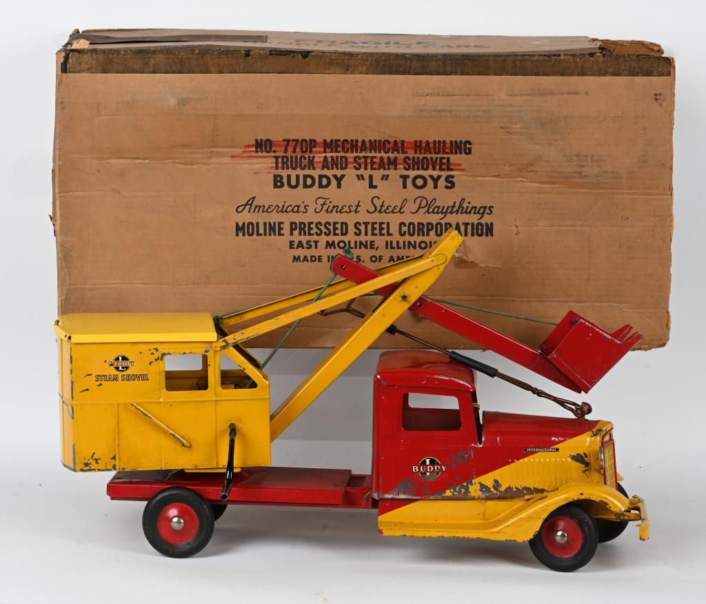 BUDDY L INTERNATIONAL STEAM SHOVEL TRUCK w/ BOX: Scarce 1937 Buddy L International Steam Shovel Truck. All original never played with condition. Has some flaking of paint from age. Comes with original Box. 24" Excellent PROVENANCE: Don Kaufmann Coll