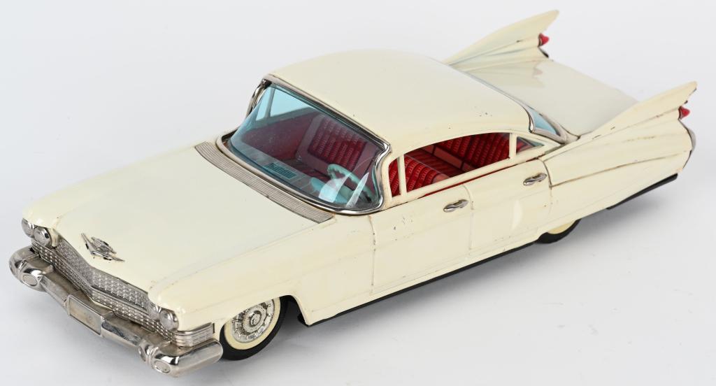 BANDAI TIN FRCITION 1959 CADILLAC SEDAN (1 of 5)