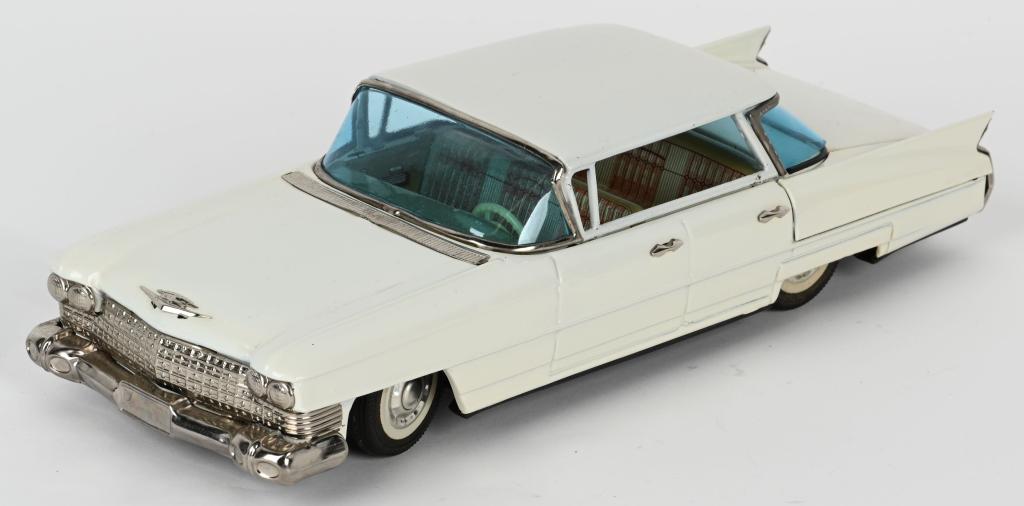 BANDAI TIN FRCITION 1959 CADILLAC SEDAN (1 of 5)
