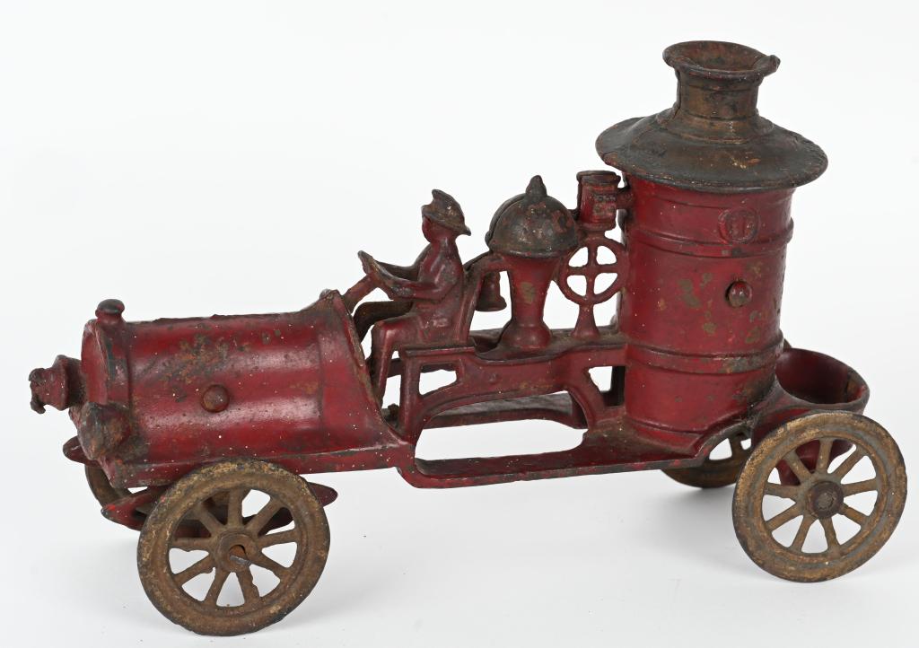 EARLY HUBLEY CAST IRON TOY FIRE PUMPER TRUCK (1 of 4)