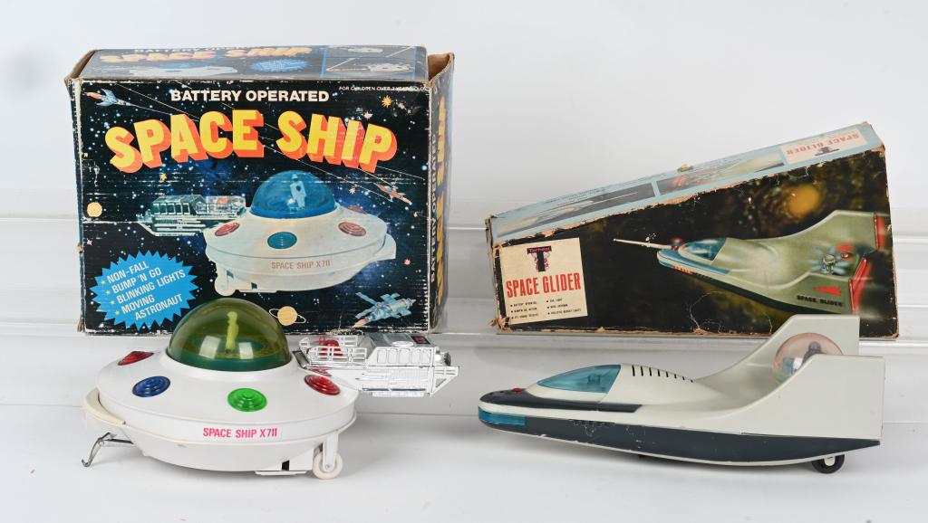 BATTERY OPERATED SPACE GLIDER & SPACE SHIP w/ BOX (1 of 5)
