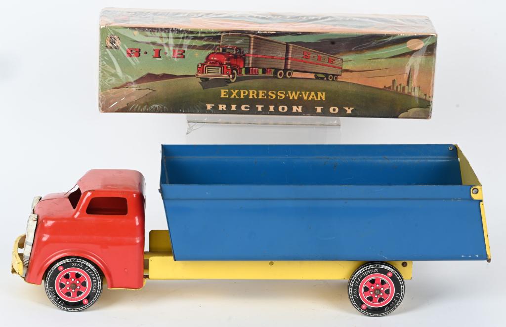 WYANDOTTE DUMP TRUCK & SIE BOX (1 of 6)