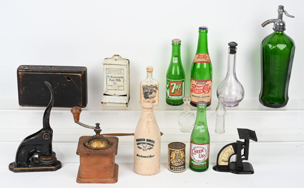 LOT OF VINTAGE ITEMS (1 of 3)