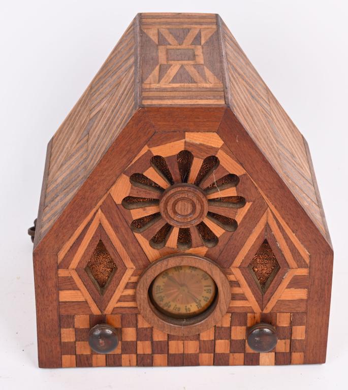 ARTS & CRAFTS WOOD TUBE STYLE RADIO (1 of 4)