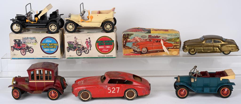 LOT OF VINTAGE TOY CARS (1 of 3)