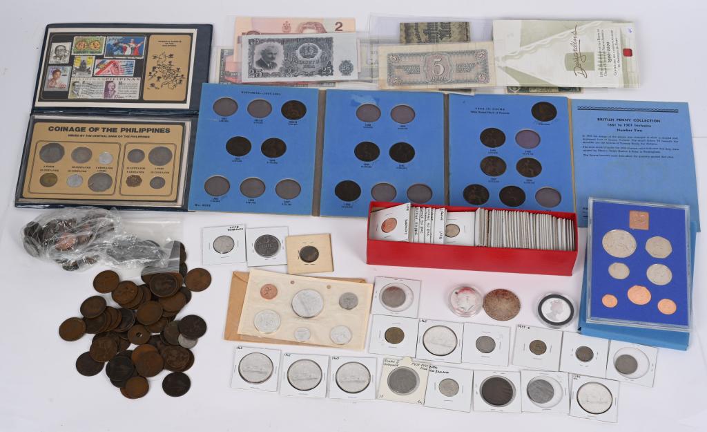 HUGE LOT OF FOREIGN COINS & CURRENCY (1 of 9)