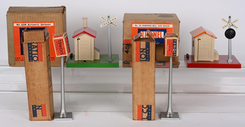 LIONEL ACCESSORIES w/ BOXES (1 of 4)