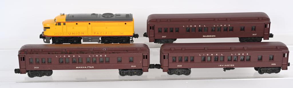 LIONEL 2023 UNION PACIFIC ENGINE & MADISON CARS (1 of 3)