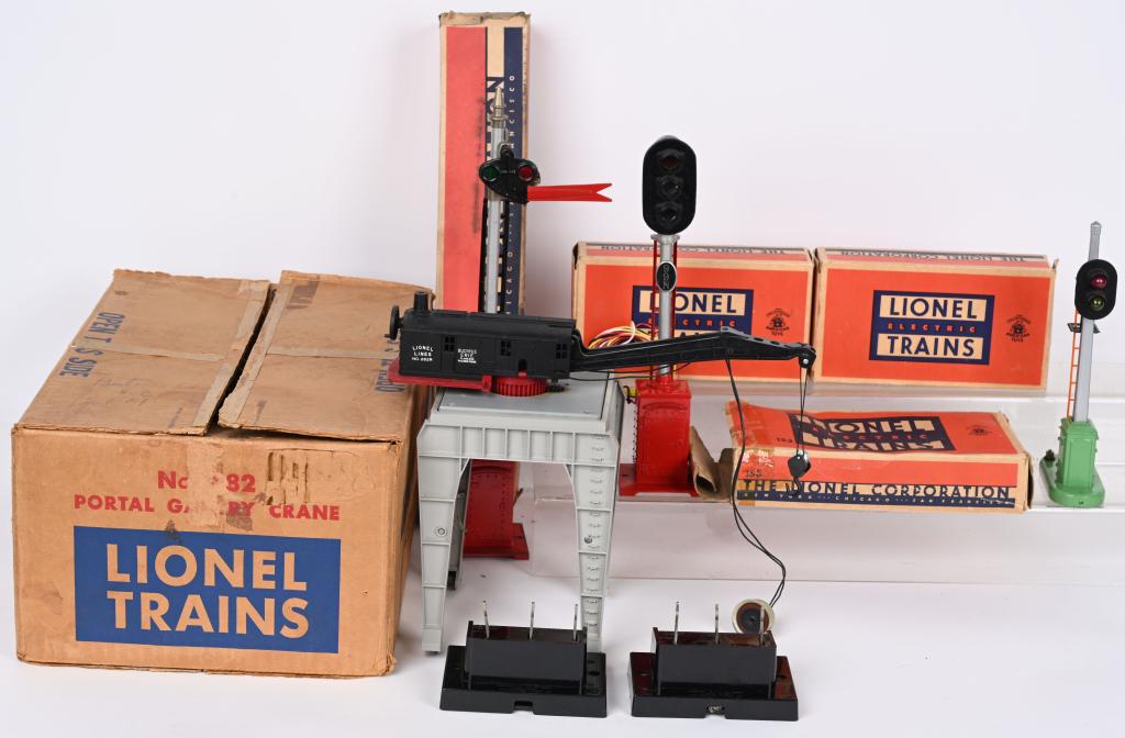 LIONEL ACCESSORIES w/ BOXES (1 of 3)