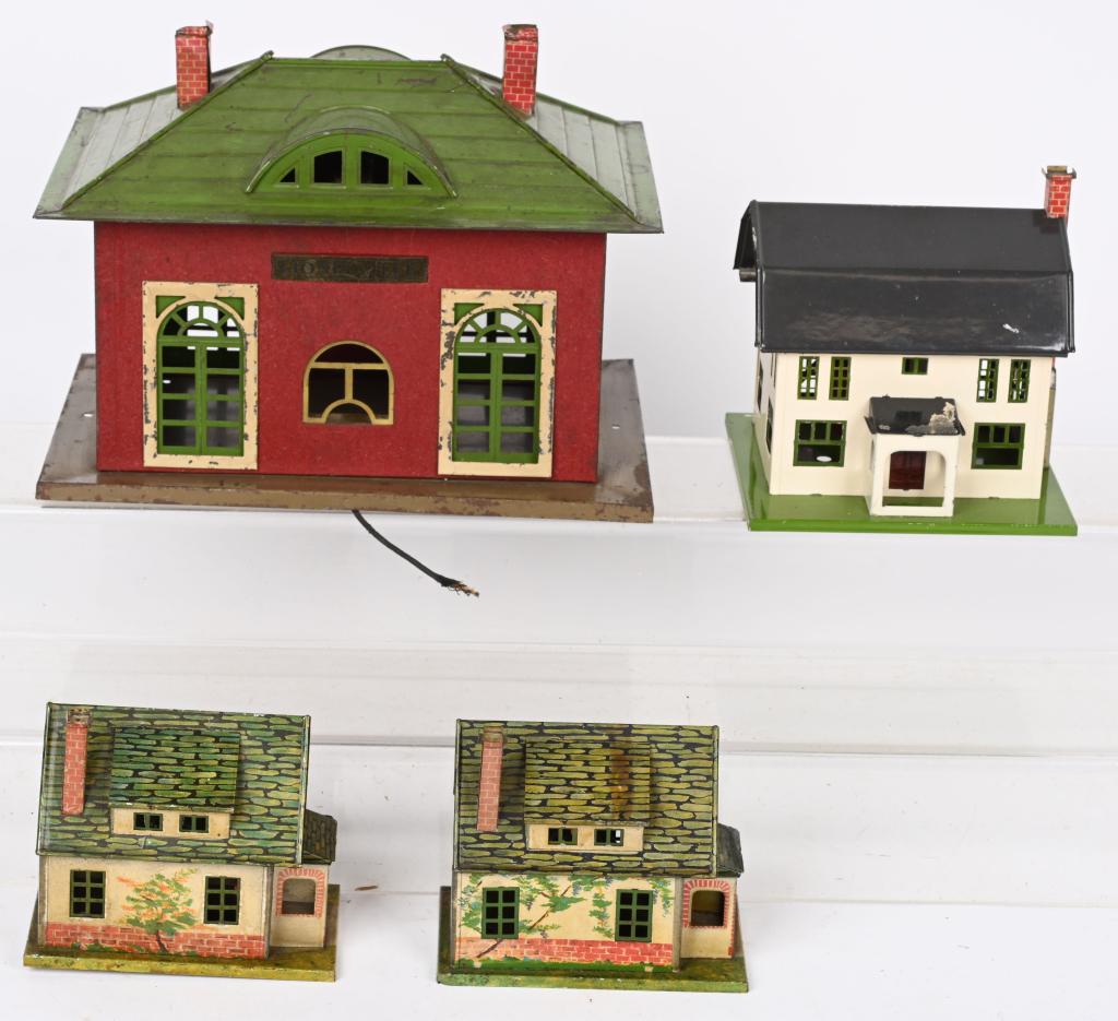 LIONEL 126 STATION & 3 HOUSES (1 of 3)