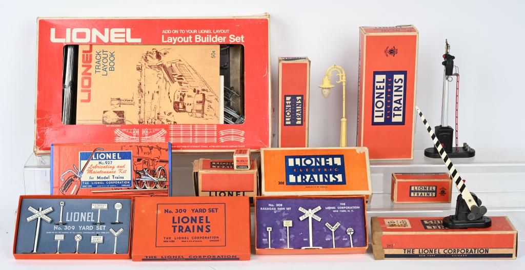 LIONEL ACCESSORIES LOT (1 of 5)