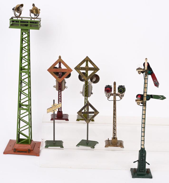 LIONEL ACCESSORIES LOT (1 of 3)