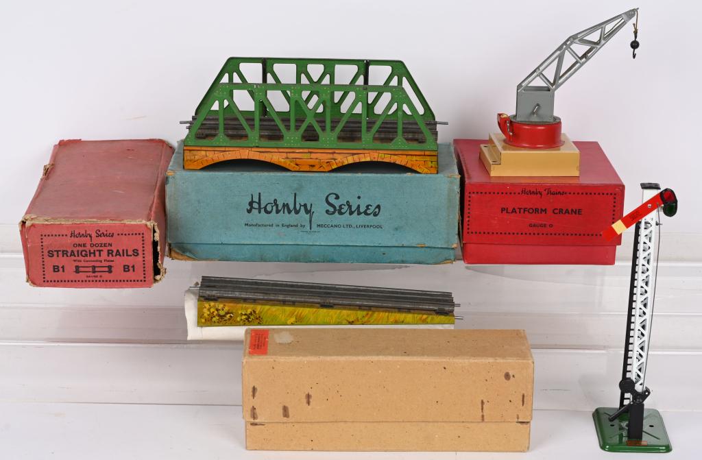 HORNBY TRAIN ACCESSORIES w/ BOXES (1 of 4)